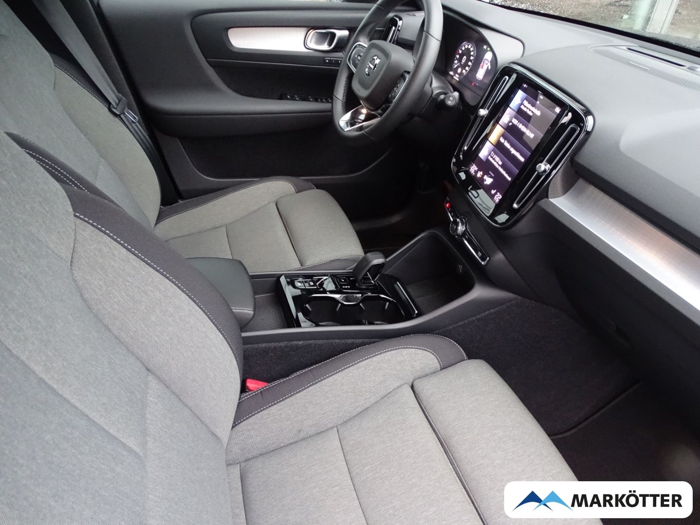 Volvo XC40 Plus Dark Recharge Plug-In Hybrid 2WD AHK