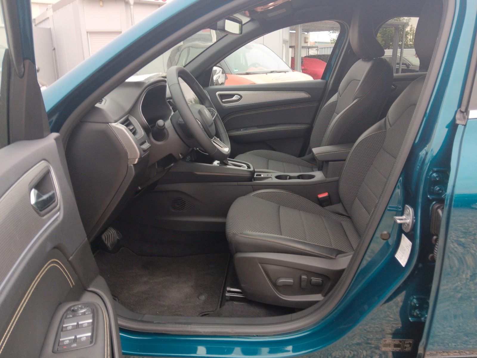 Renault Arkana Techno E-TECH Full Hybrid 145 - Samsaru's Car Outlet