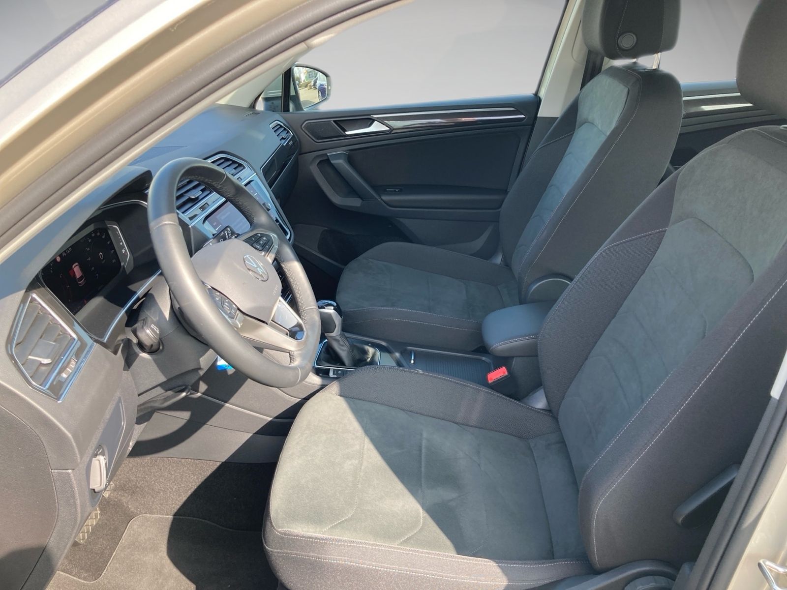 Volkswagen Tiguan 1.5 TSI Elegance - Samsaru's Car Outlet