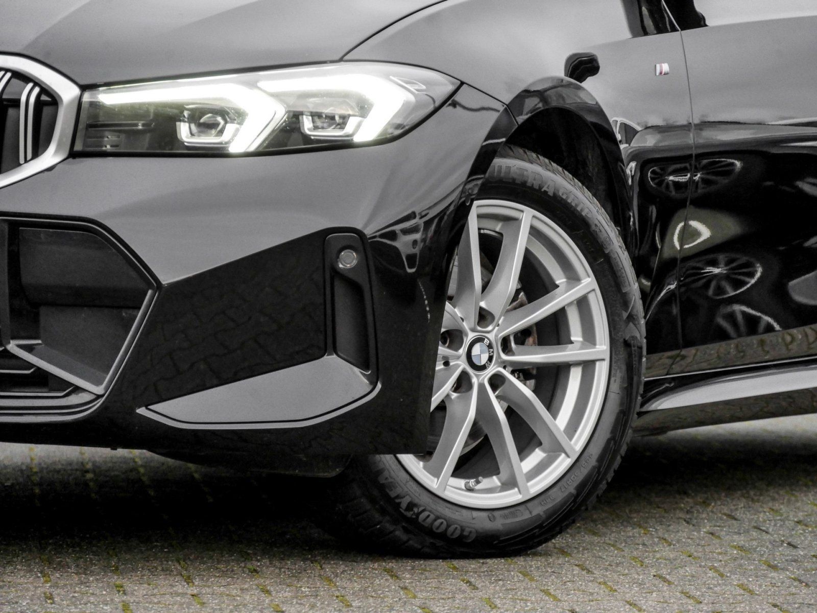 BMW 320i M SPORT + HuD + Pano + AHK + Abstand + SHZ