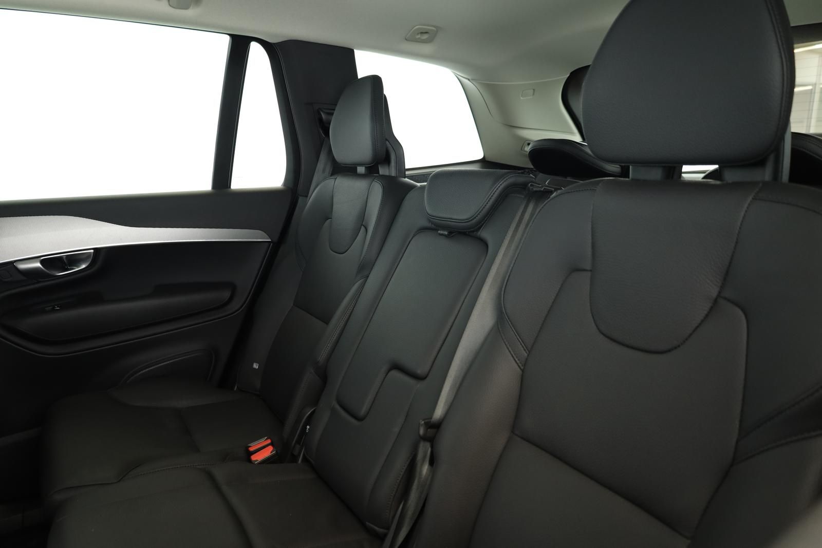 Volvo XC90 B5 AWD Core 7S LED Navi SHZ ACC Kam 20" AHK