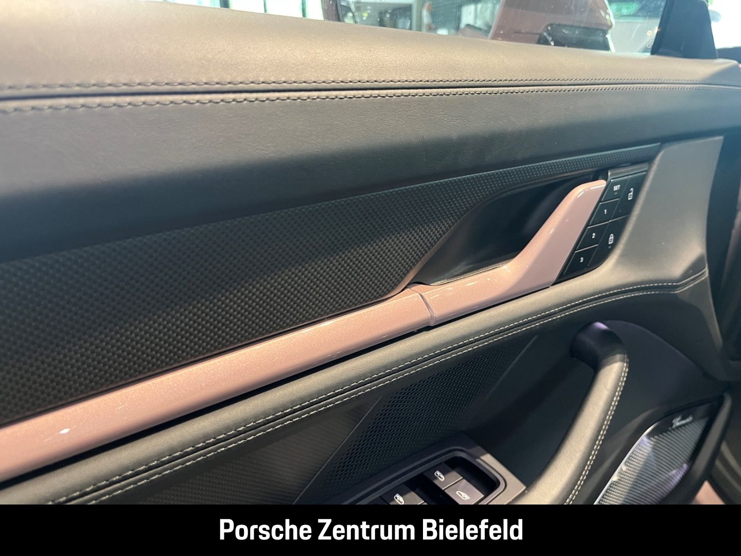 Porsche Taycan Turbo S Cross Turismo Burmester Panorama