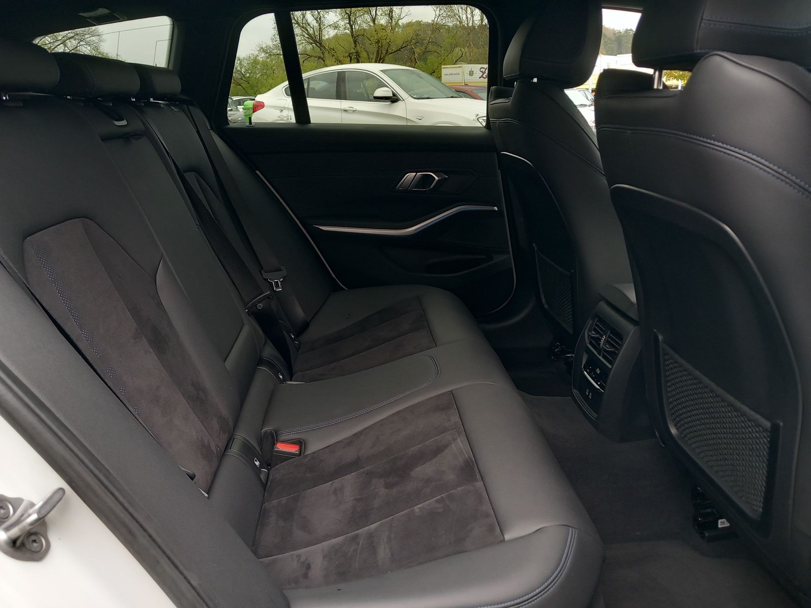 BMW 320i Touring Aut MSport - Samsaru's Car Outlet