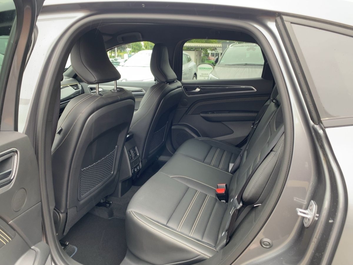 Renault Arkana 1.6 E-TECH Hybrid 145 E-Tech Engineered - Samsaru's Car Outlet