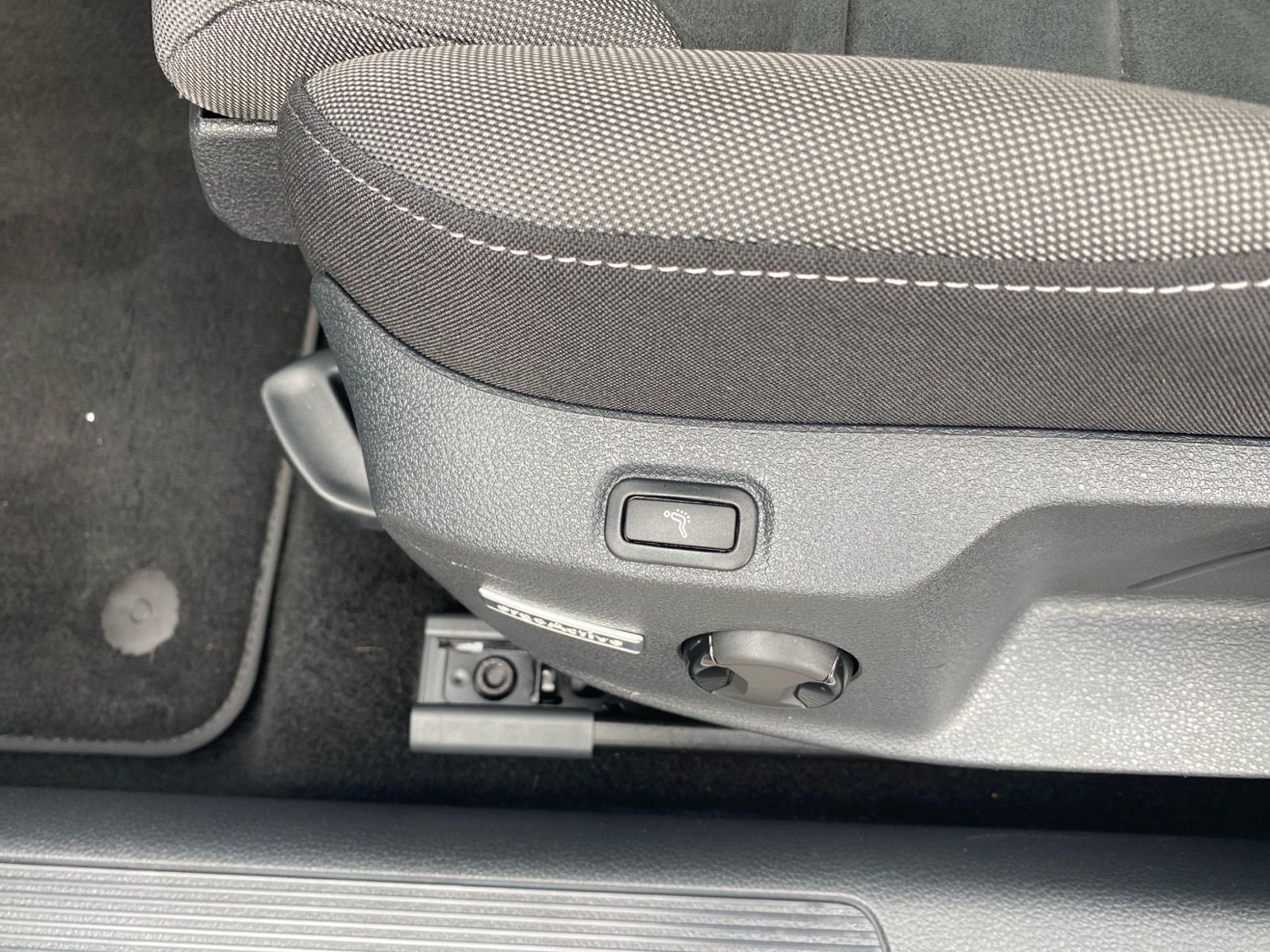 Volkswagen Golf VII 1.5 TSI DSG COMFORT - Samsaru's Car Outlet