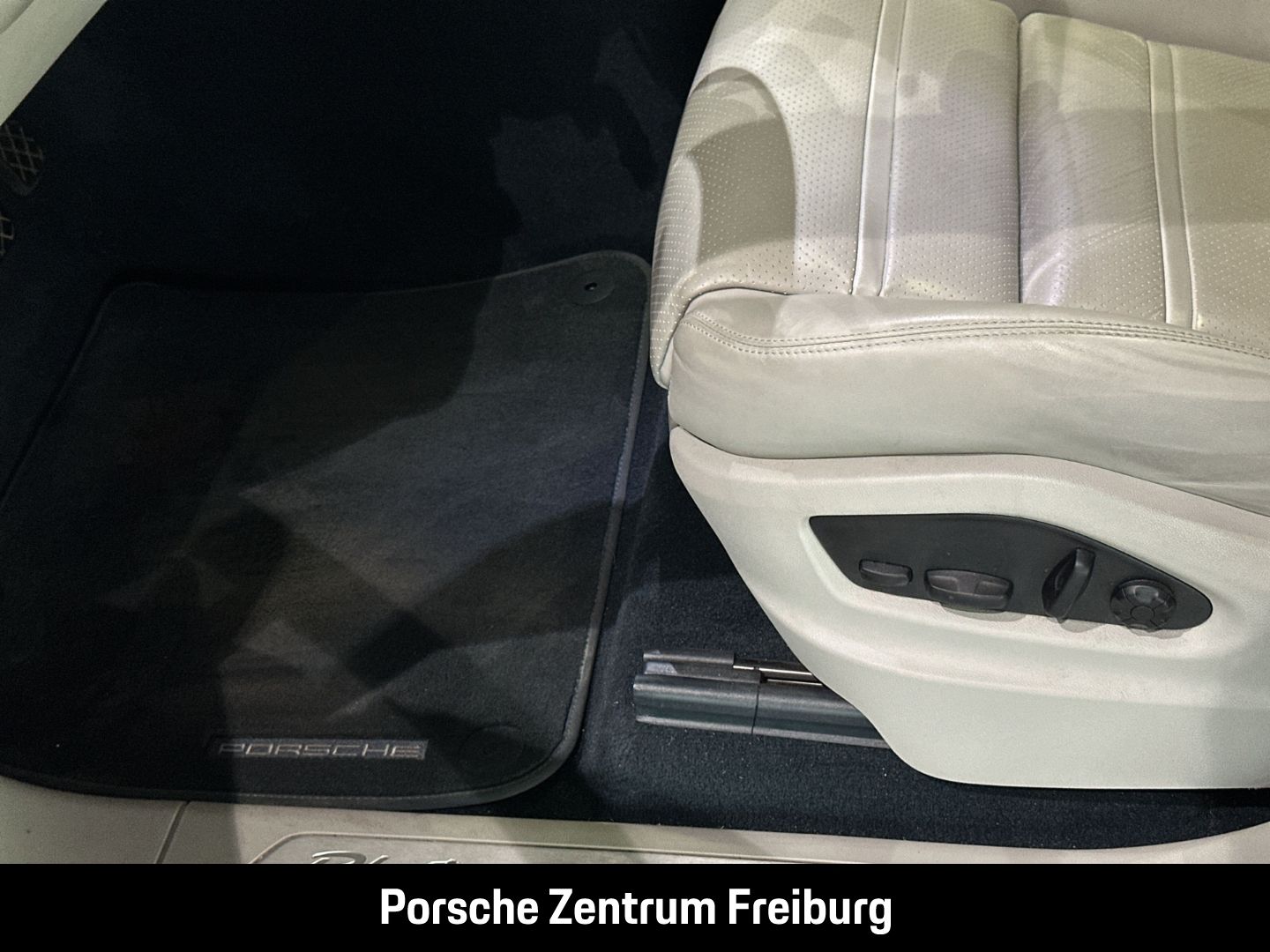 Porsche Cayenne E-Hybrid Coupe Platinum Edition Head-Up