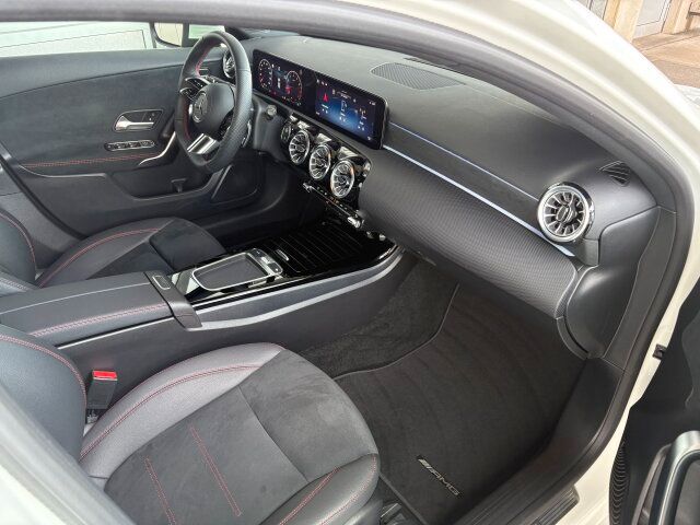 Mercedes-Benz A 180 AMG Line - Samsaru's Car Outlet