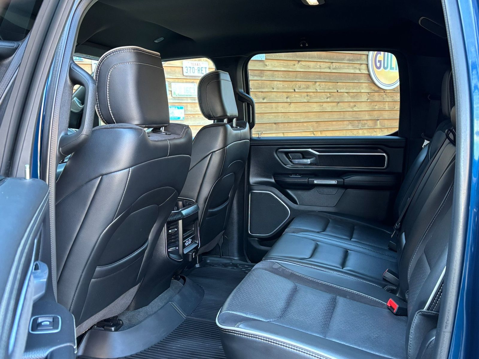 Dodge RAM 1500 Laramie 5,7L 4x4 AHK 12´´LED H&K