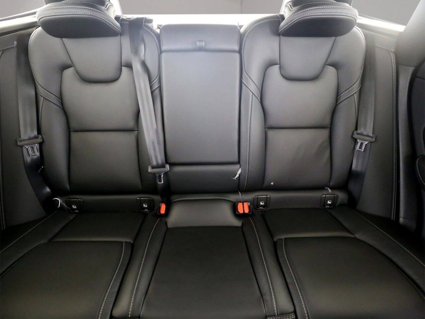 Volvo XC60 T8 Ultra Black Edition Recharge Plug-In - Samsaru's Car Outlet