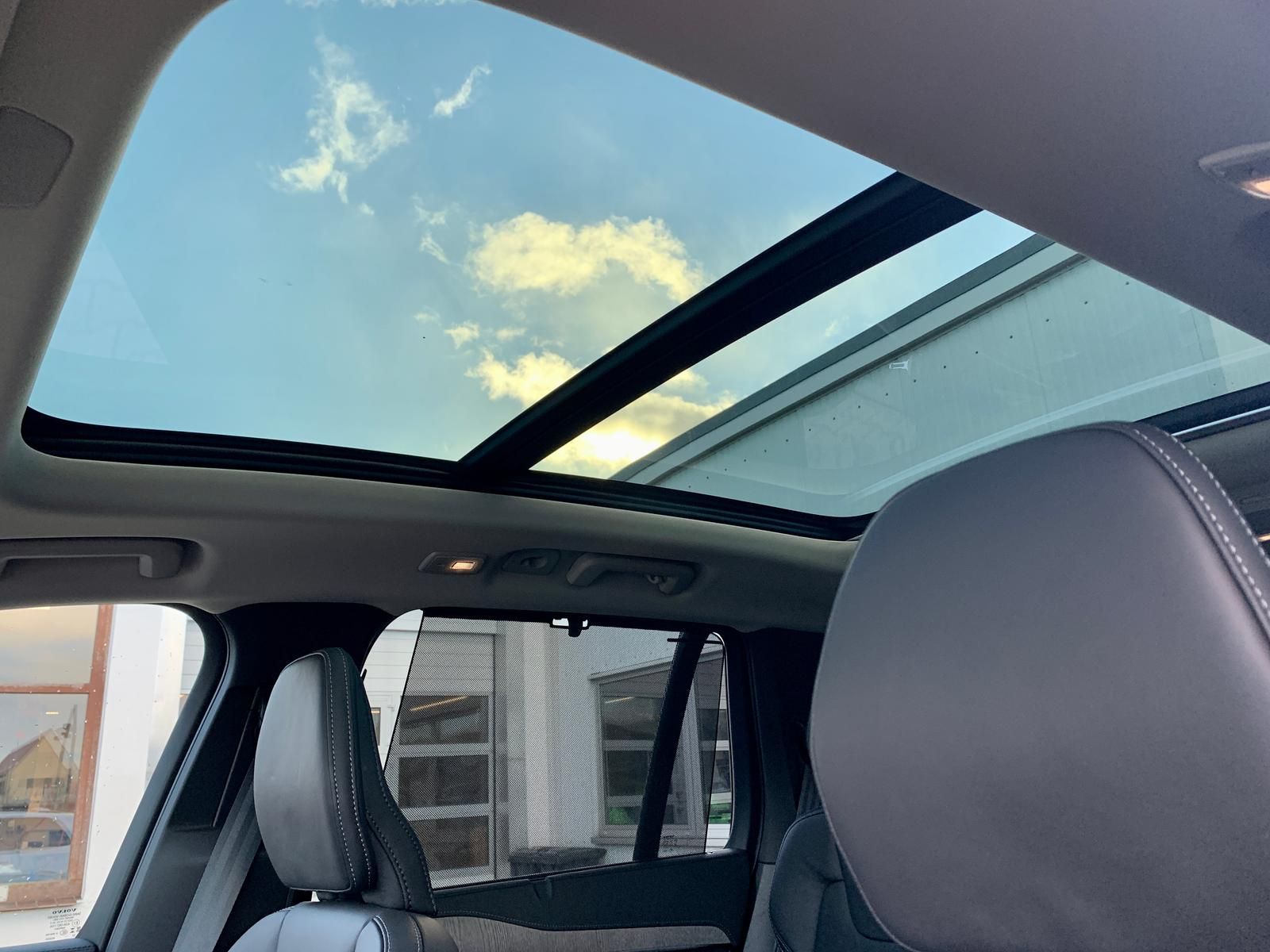 Volvo XC90 B5 AWD Plus Dark 360 AHK PANO STDHZ