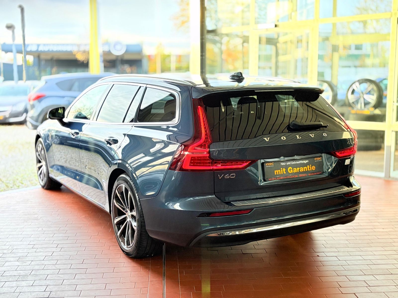 Volvo V60 T6 Kombi Core Recharge Plug-In Hybrid AWD