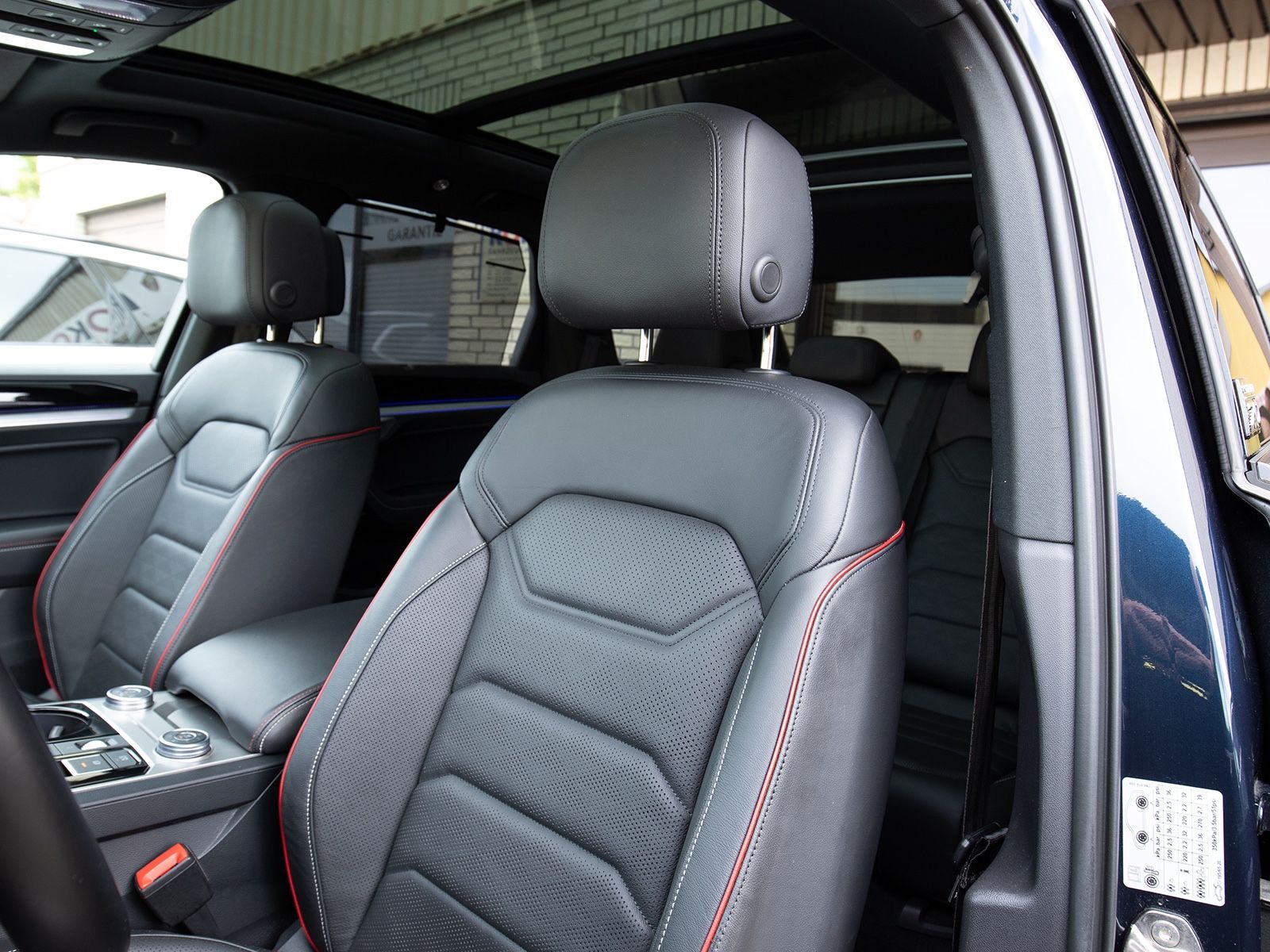 Volkswagen Touareg R-Line EDITION20 - Samsaru's Car Outlet