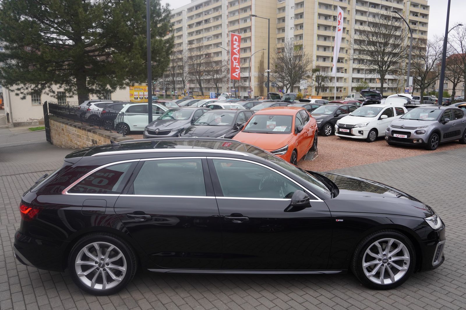 Audi A4 35 2.0 TFSI Avant S-line - Samsaru's Car Outlet