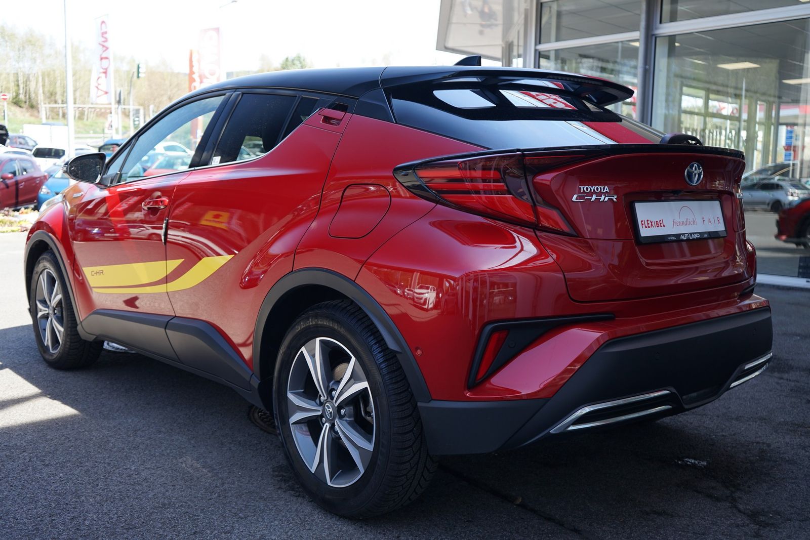 Toyota C-HR 2.0 Hybrid Team - Samsaru's Car Outlet