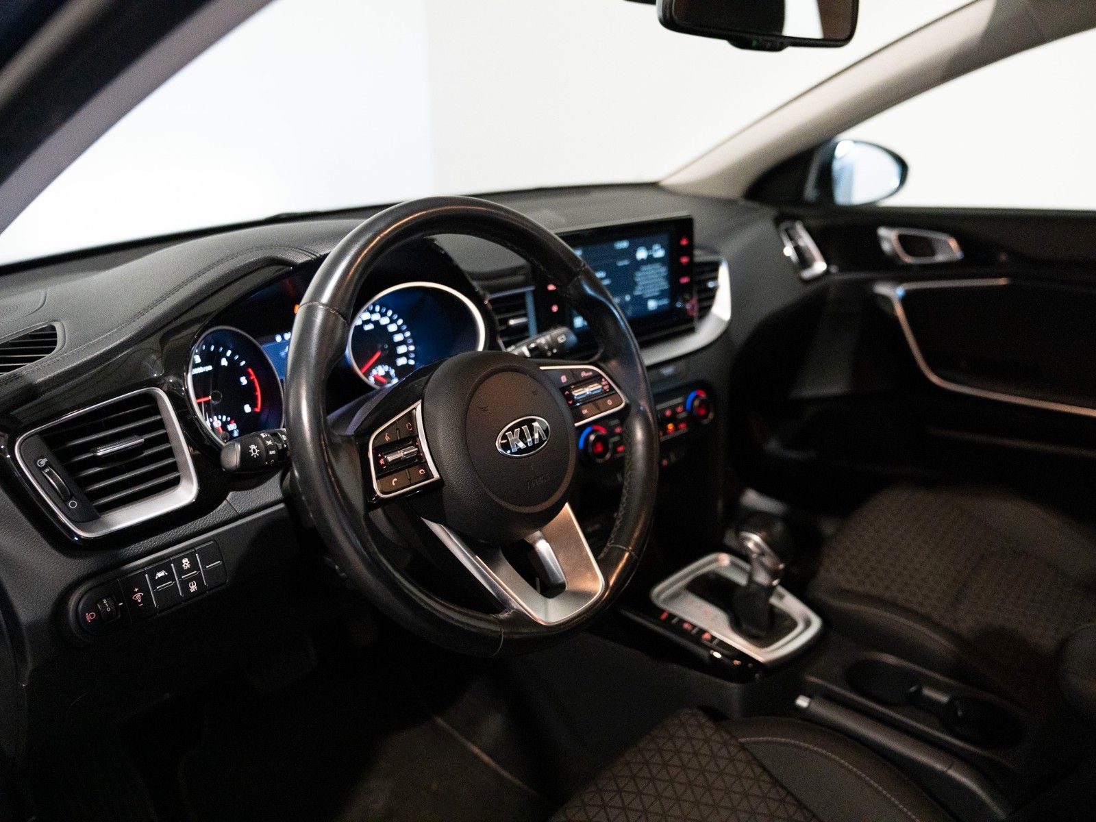 Kia Ceed Vision - Samsaru's Car Outlet