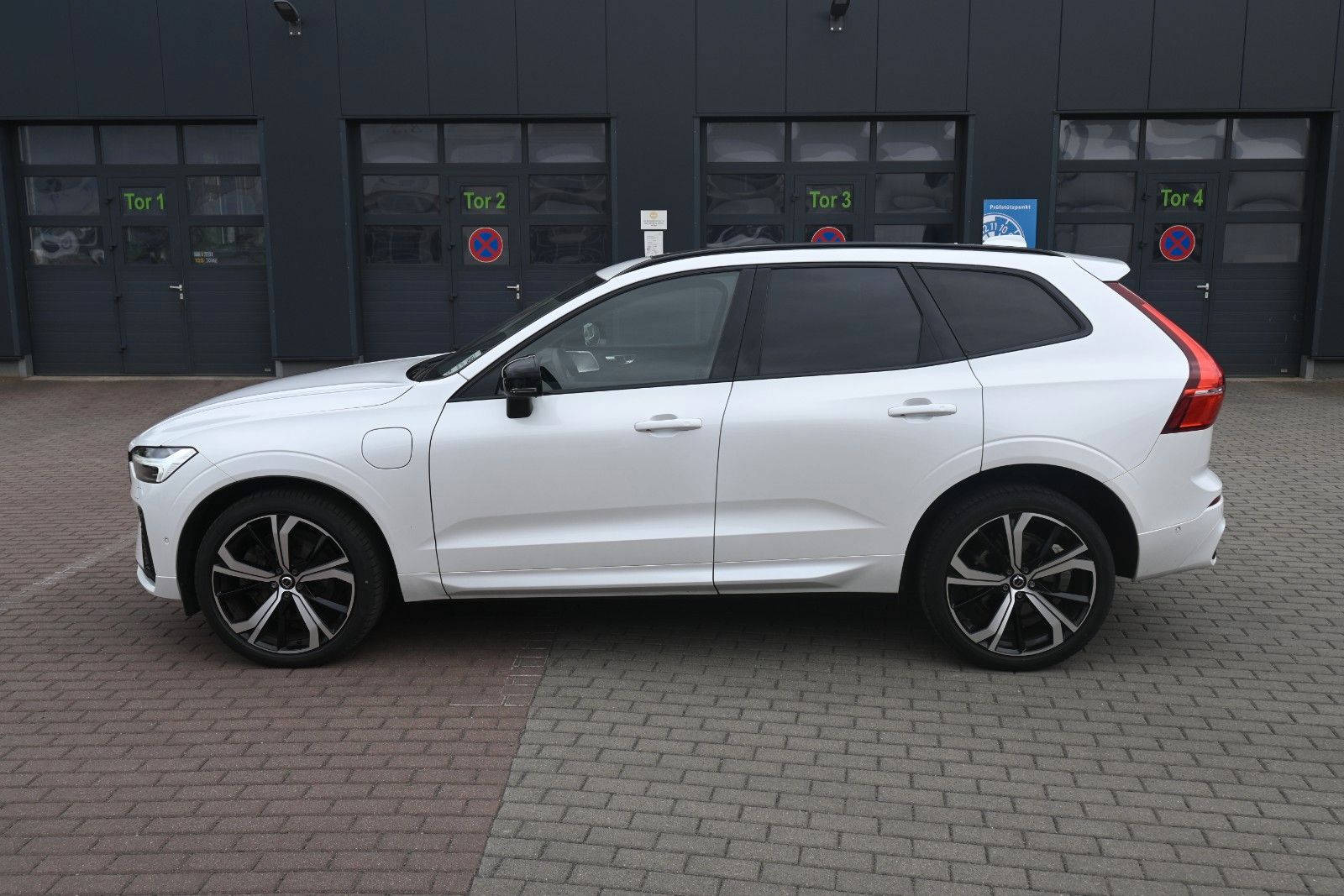 Volvo XC60 T8 PHEV Ultimate Dark*LUFT*360°*ACC*AHK*