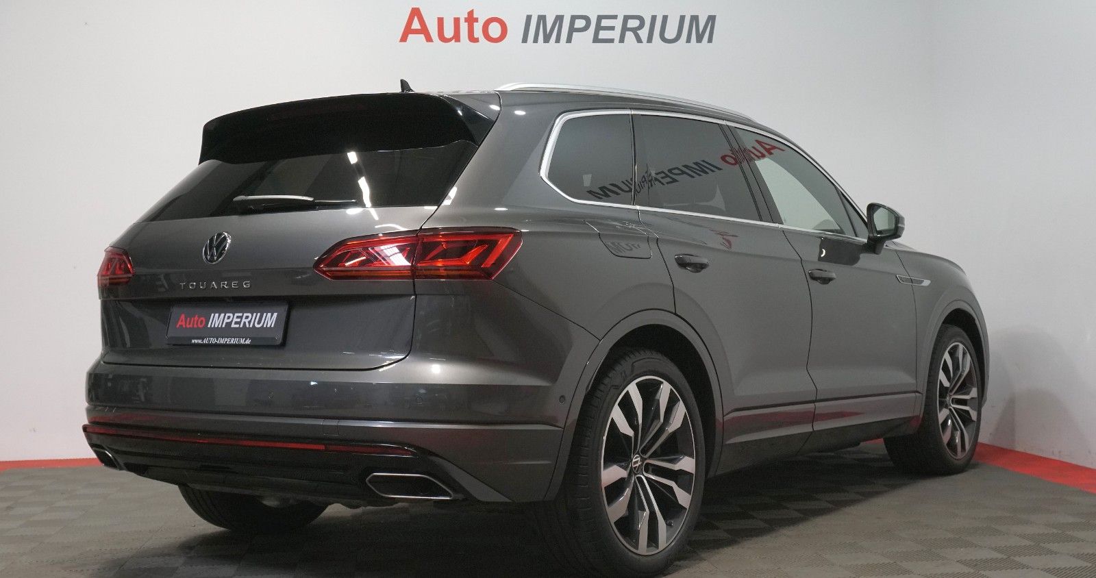 Volkswagen Touareg 3.0 TSI R-Line 4Motion - Samsaru's Car Outlet