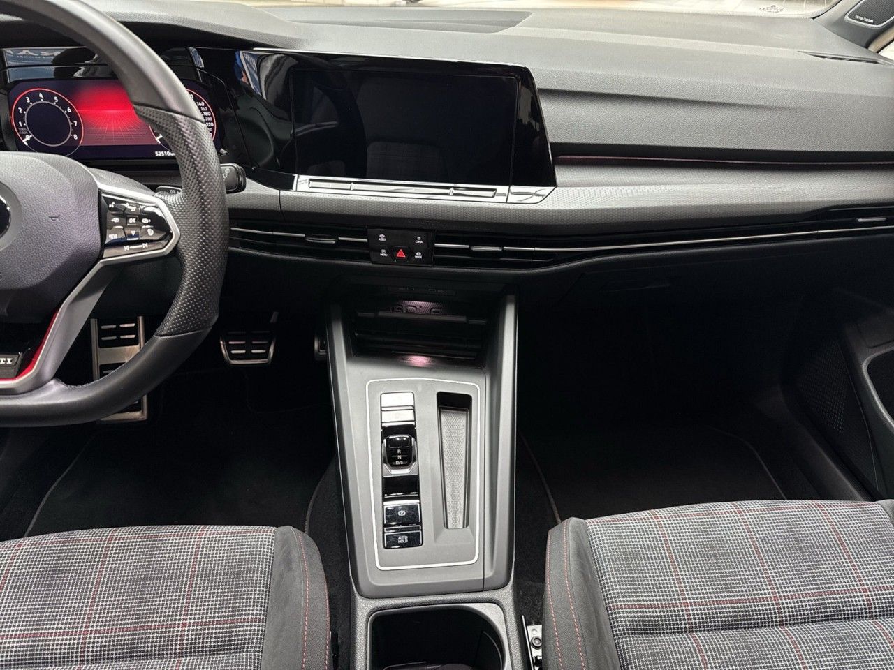 Volkswagen Golf VIII 2.0 GTI DSG - Samsaru's Car Outlet