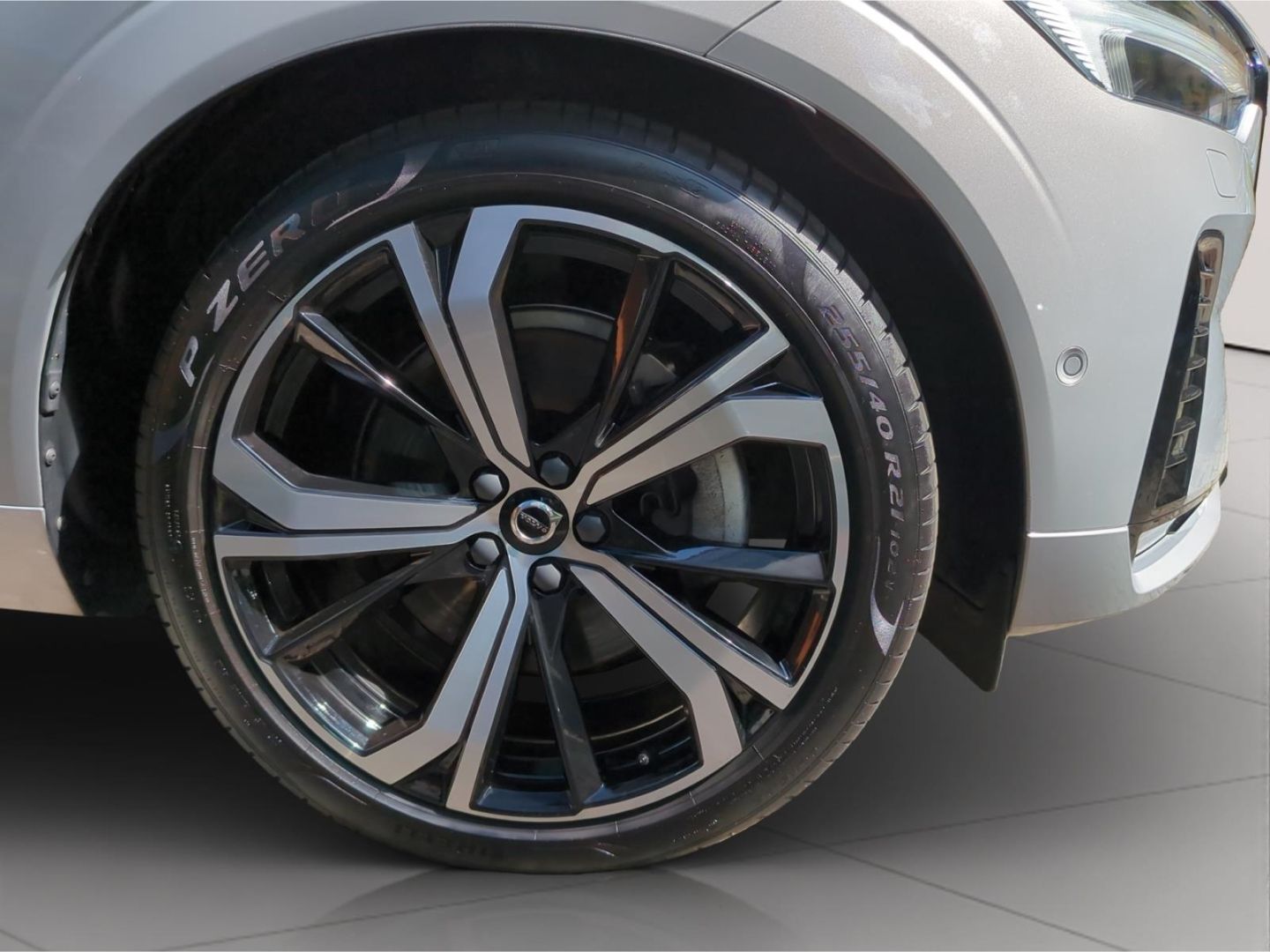 Volvo XC60 B4 AWD Ultimate Dark *Luft*AHK*SH*BLIS*360*