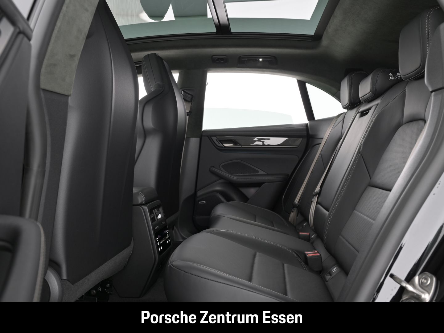 Porsche Macan Turbo S - Samsaru's Car Outlet