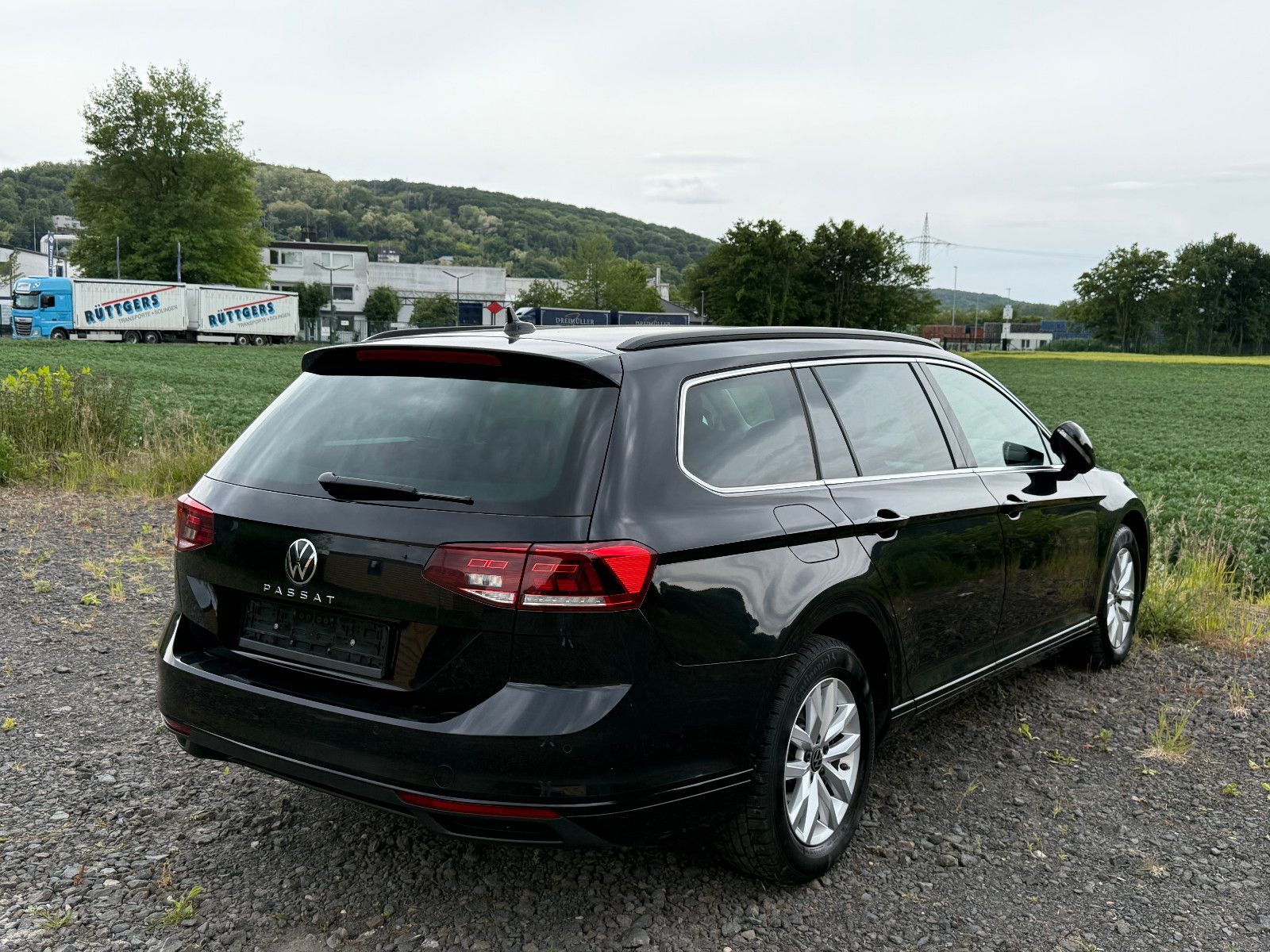 Volkswagen Passat Variant Business - Samsaru's Car Outlet