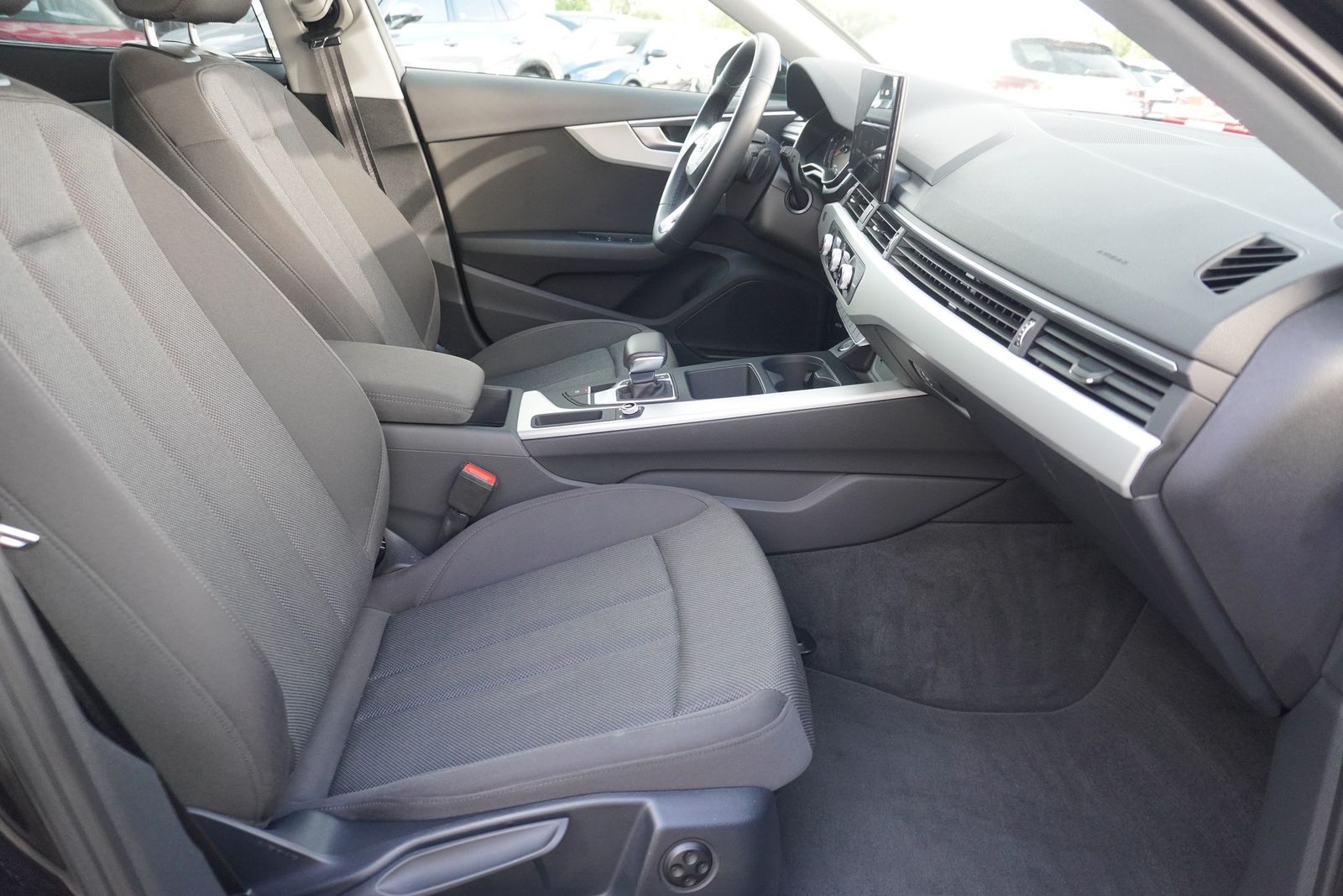 Audi A4 35 2.0 TDI Avant - Samsaru's Car Outlet