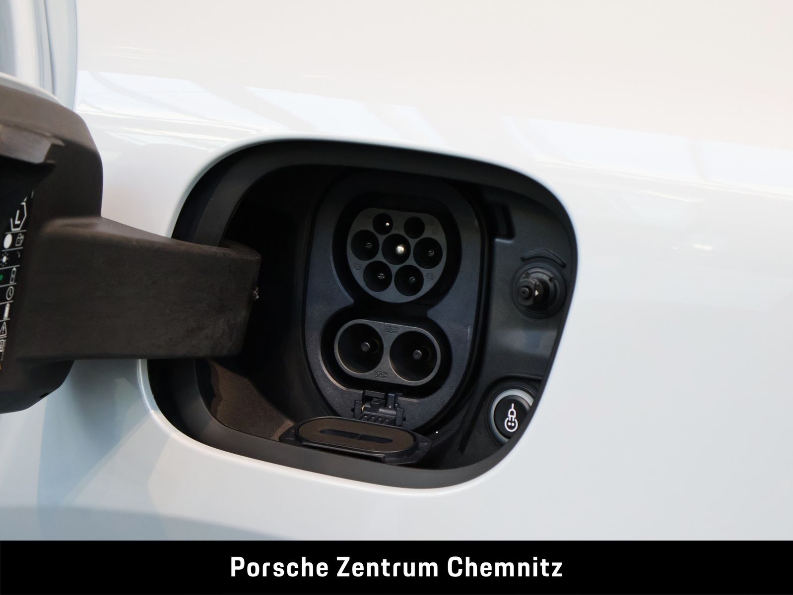 Porsche Macan 4 Electric BEV!;Pano;Luft;BOSE