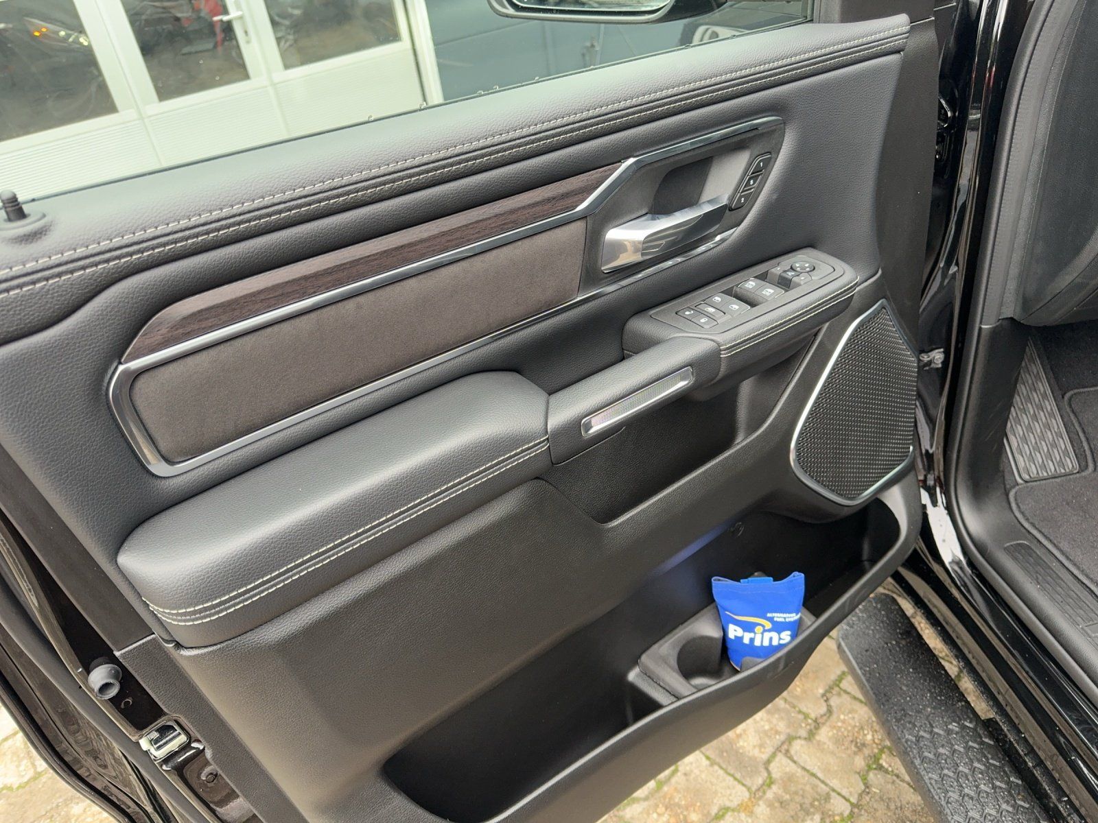 Dodge RAM 1500 Laramie Sport HURRICANE AHK 3500/LPG