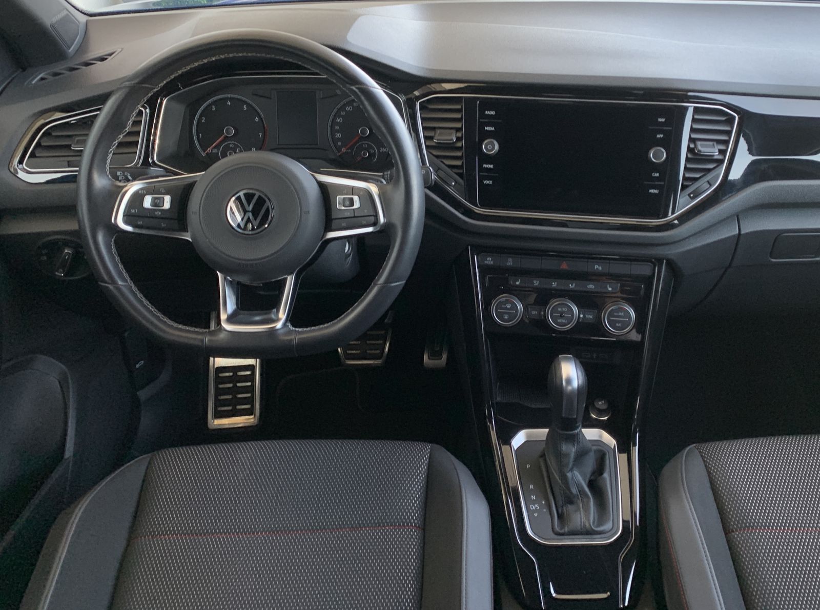 Volkswagen T-Roc 1.5 TSI Sport - Samsaru's Car Outlet
