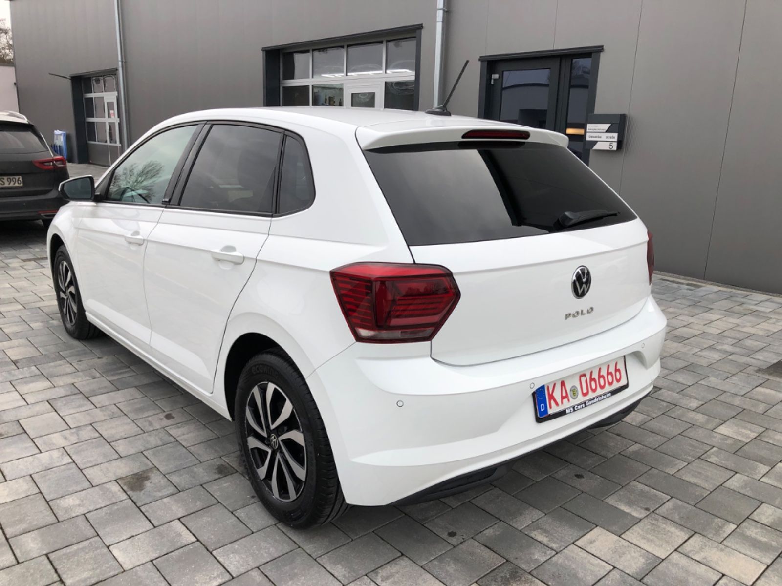 Volkswagen Polo VI Active - Samsaru's Car Outlet