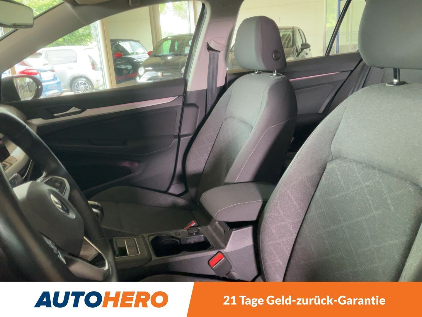 Volkswagen Golf VIII 1.5 TSI ACT Life - Samsaru's Car Outlet