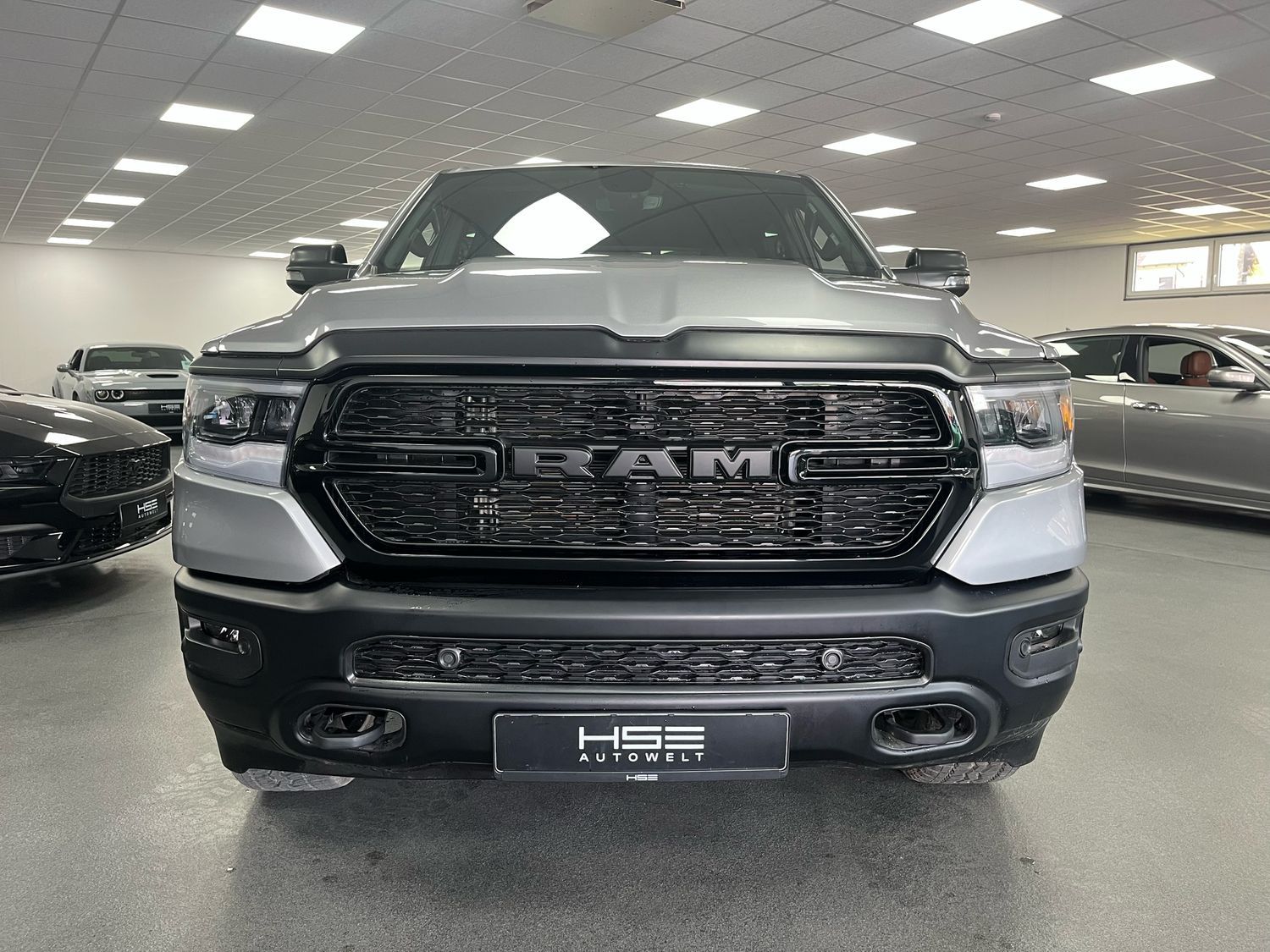 Dodge RAM 5,7l V8 *BIGHORN/12 ZOLL Display/SHZ/LED/AHK