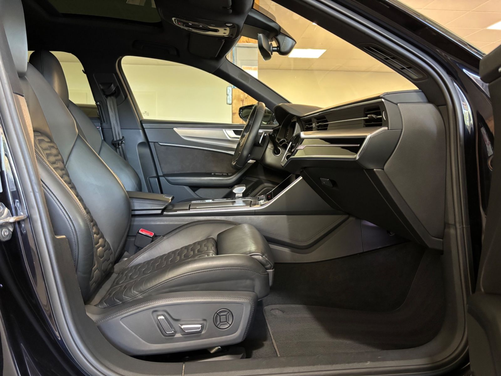 Audi RS6 Avant 4.0 TFSI quattro / Navi