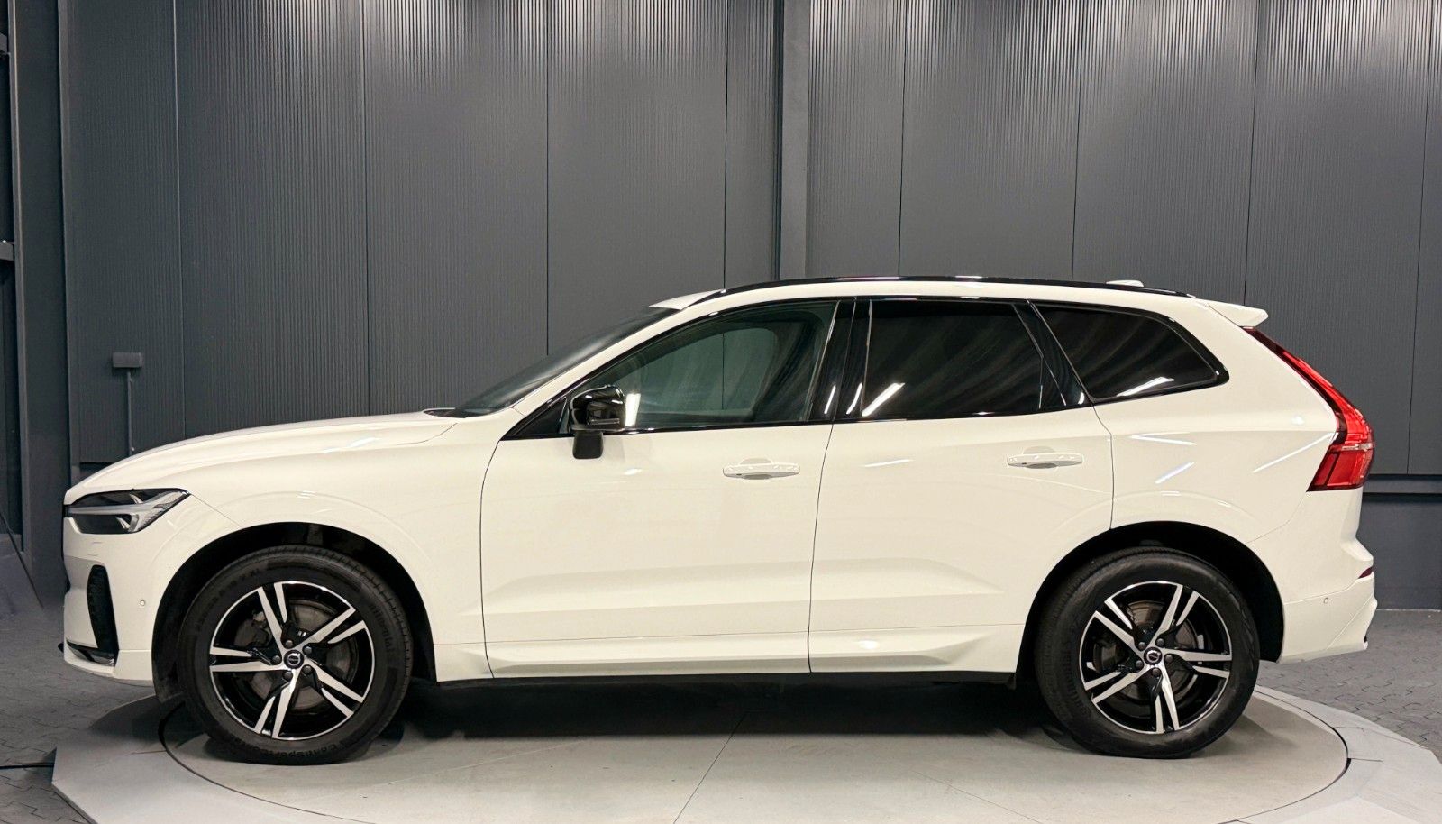 Volvo XC60 R-Design AWD *AHK*360*Standhzg*HIFI*