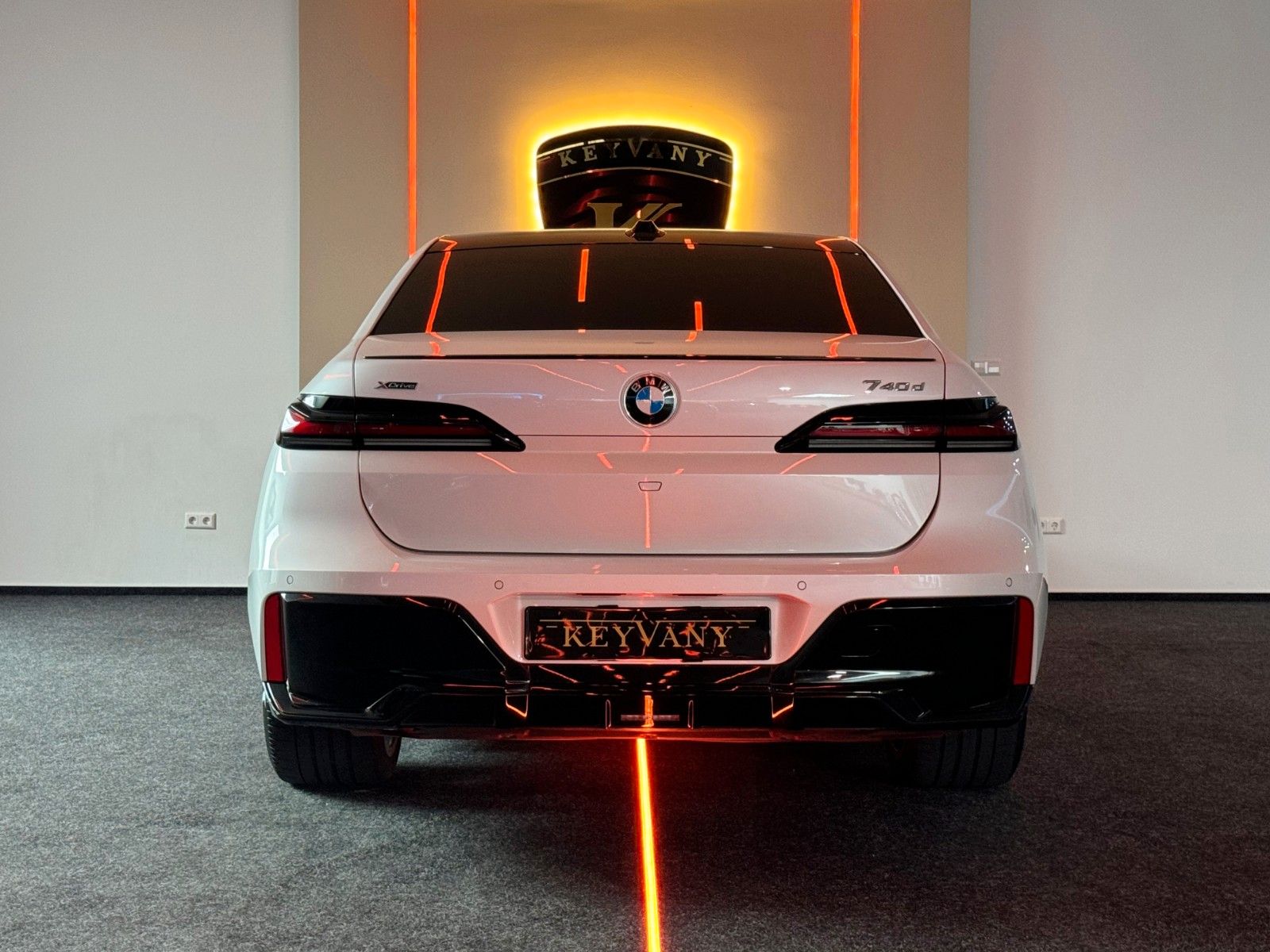 BMW 740d xD/4xMASSG/MPRO/SKY TV/KRIST/EXC.LNG/B&W/21
