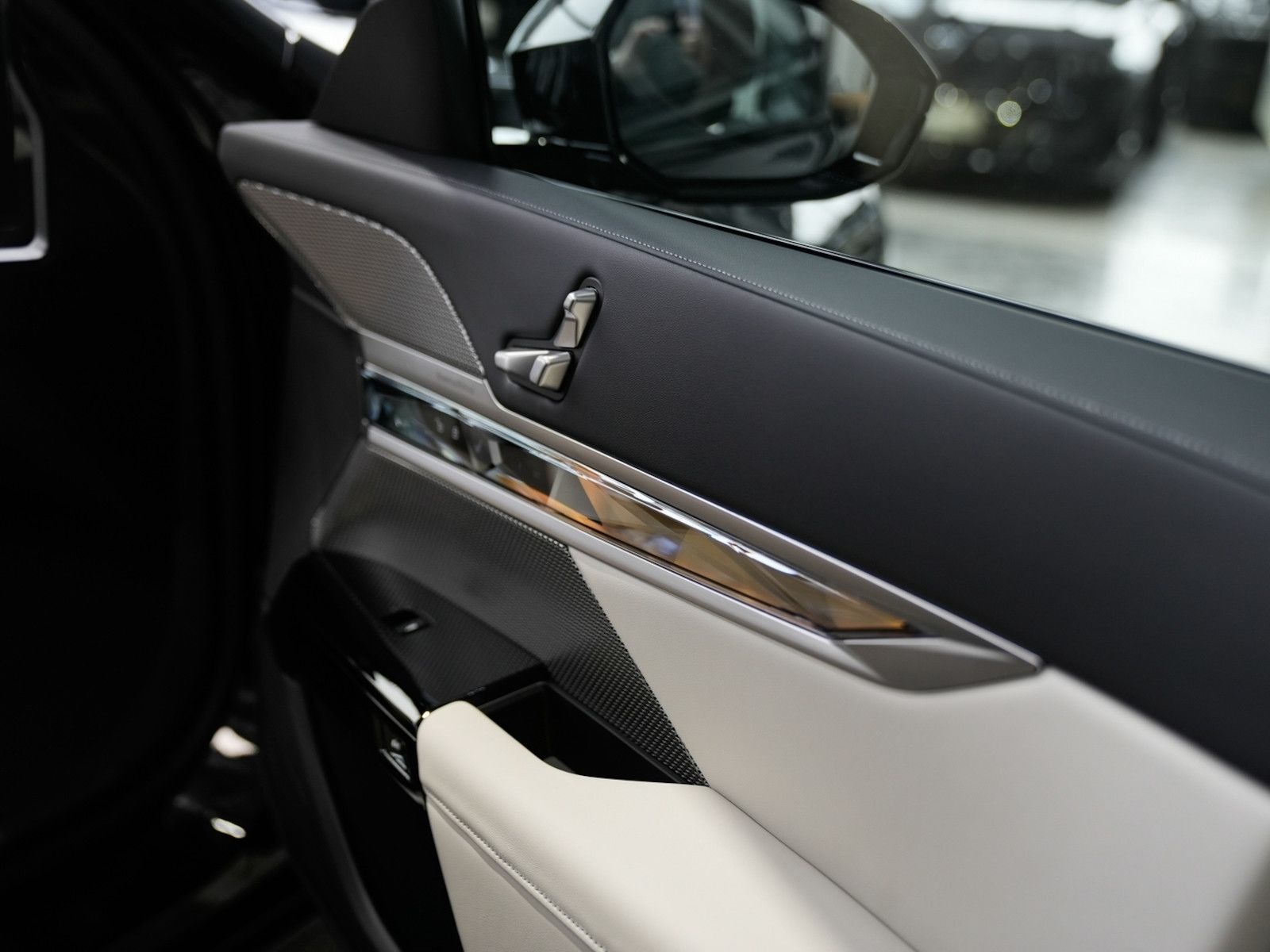 BMW 740d xDrive M SPORT PRO Sky-Lou. Autotür. FOND