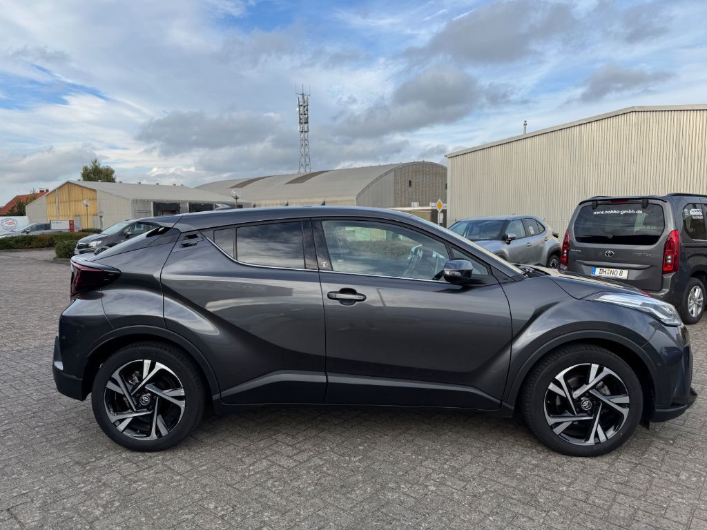 Toyota C-HR 2.0 Hybrid Team - Samsaru's Car Outlet