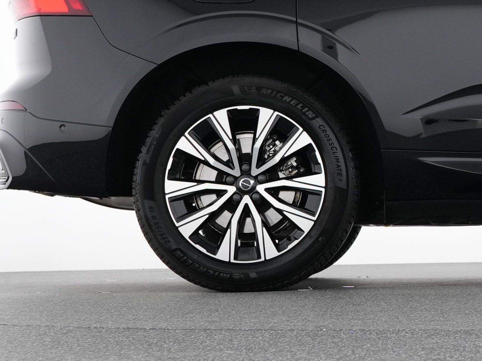 Volvo XC60 B5 Benzin AWD Plus Dark - Samsaru's Car Outlet