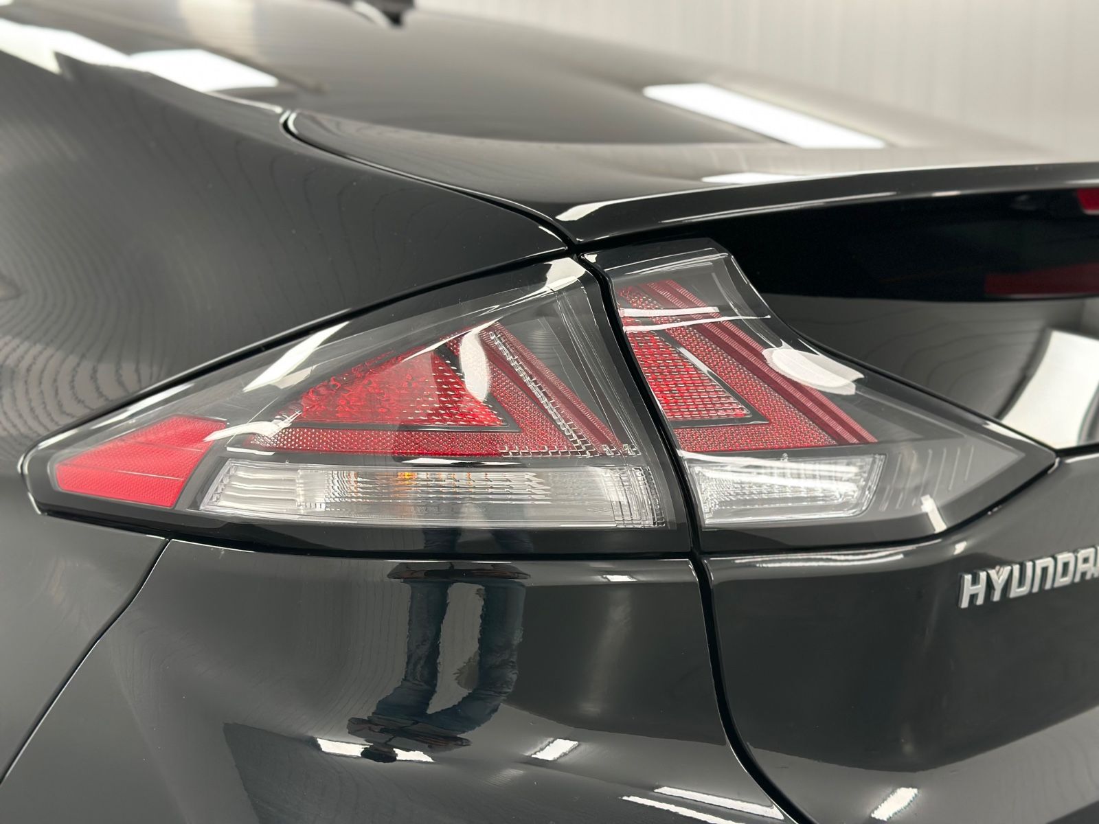 Hyundai IONIQ Prime Plug-In Hybrid - Samsaru's Car Outlet