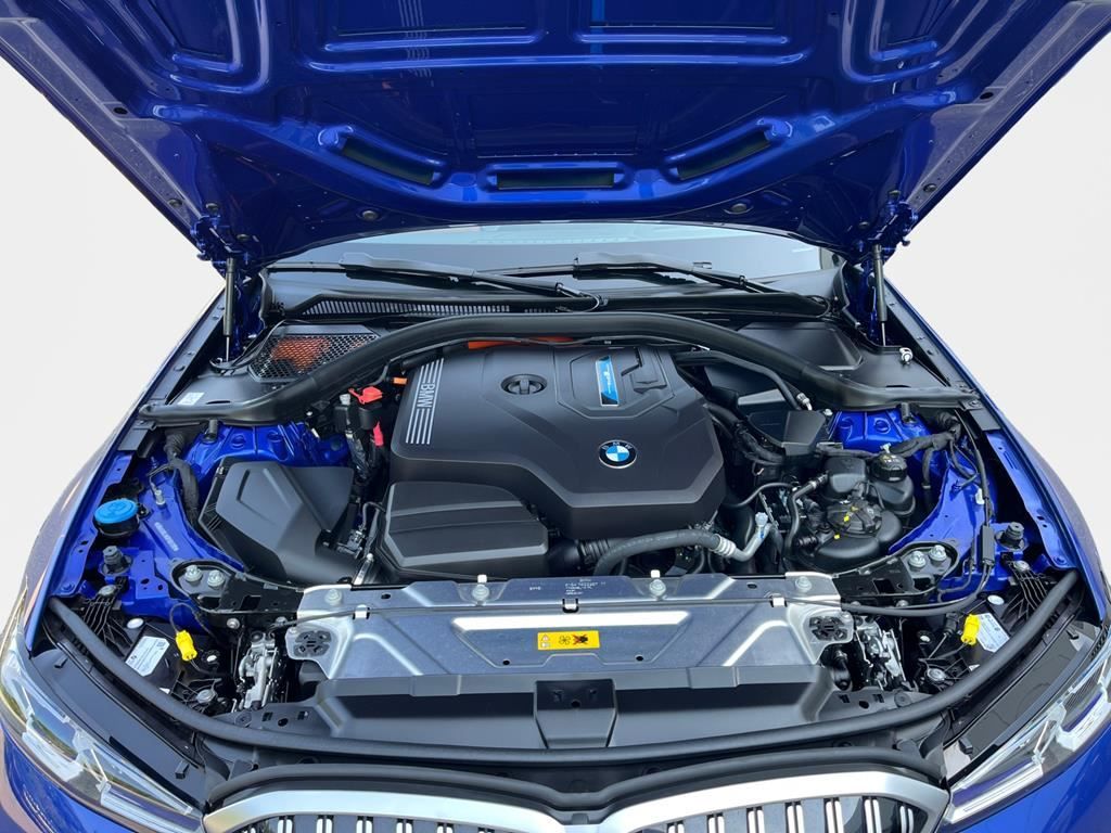 BMW 330e Touring xDrive M Sport AHK+ACC+Inno+Pano+