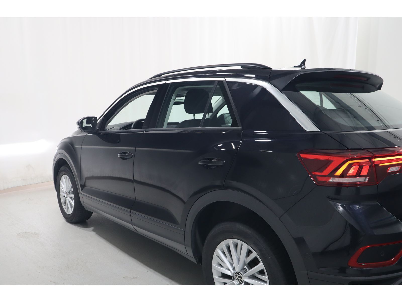 Volkswagen T-Roc 1.0 TSI Life - Samsaru's Car Outlet