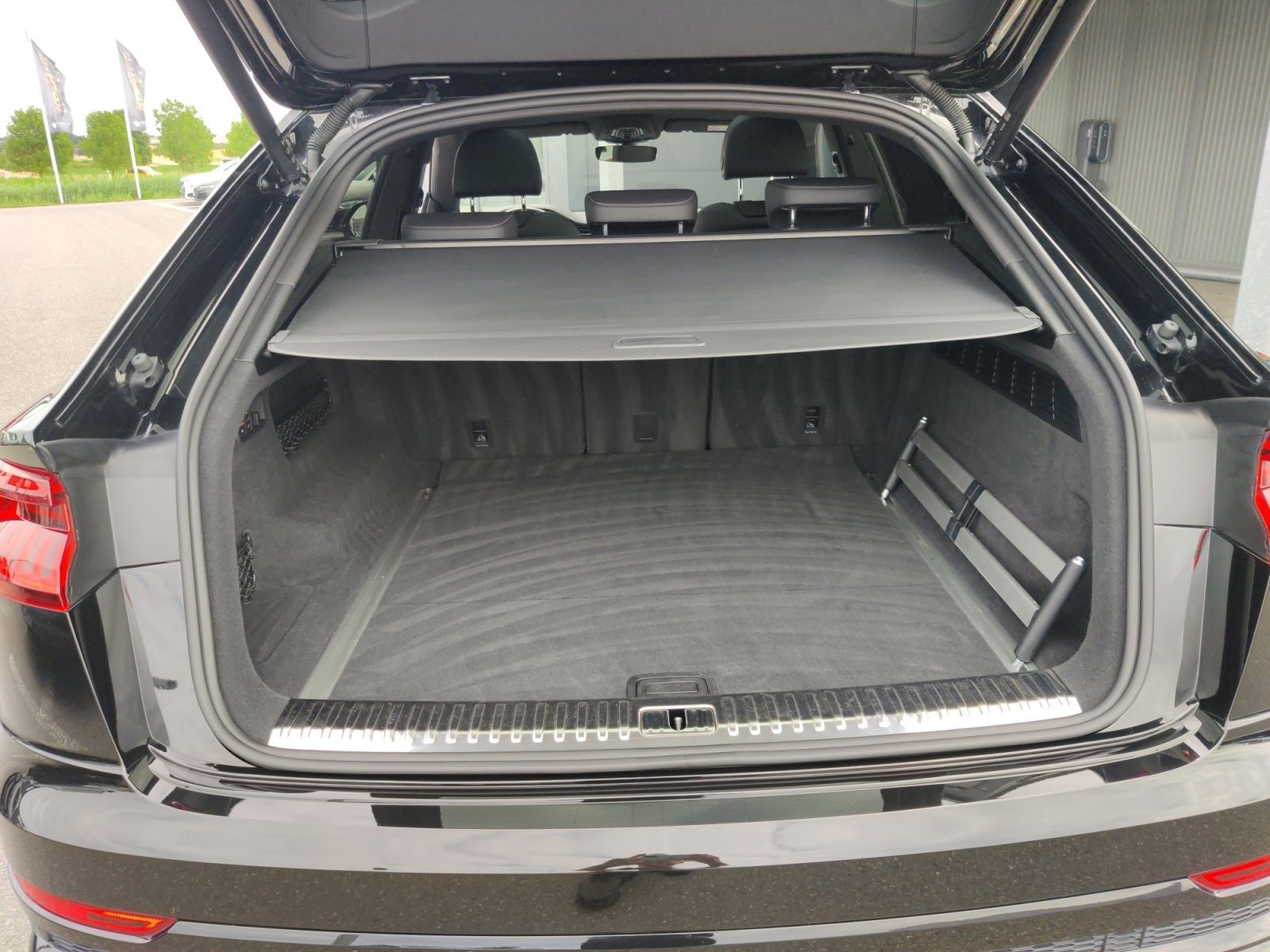 Audi Q8 55 TFSI Tiptr. S-Line 2x, HD Matrix, AHK, Pan