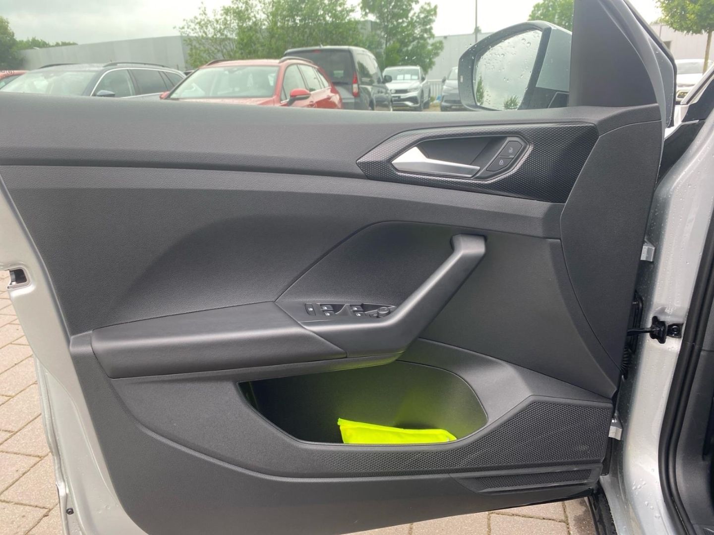 Volkswagen T-Cross 1.0 TSI Life - Samsaru's Car Outlet