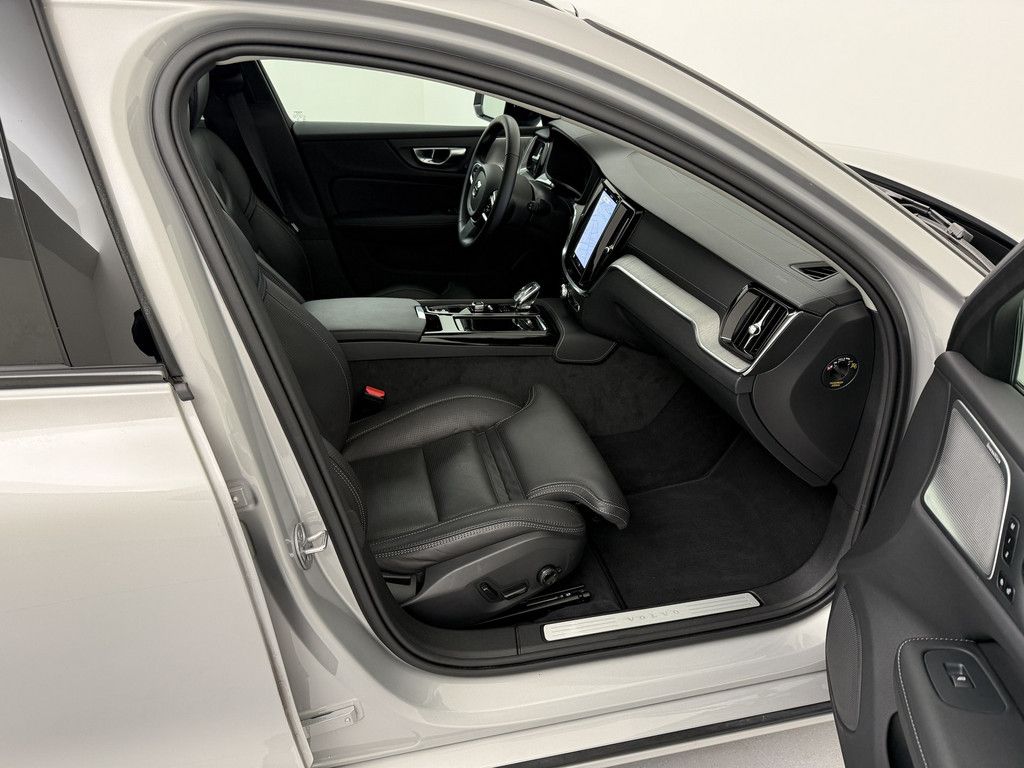 Volvo V60 T8 Ultra Dark Recharge Plug-In Hybrid AWD