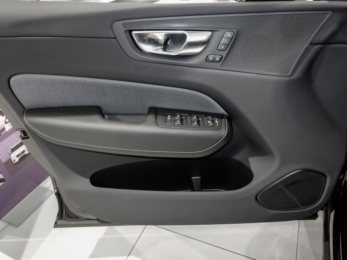 Volvo XC60 T6 AWD Plus Black - Samsaru's Car Outlet