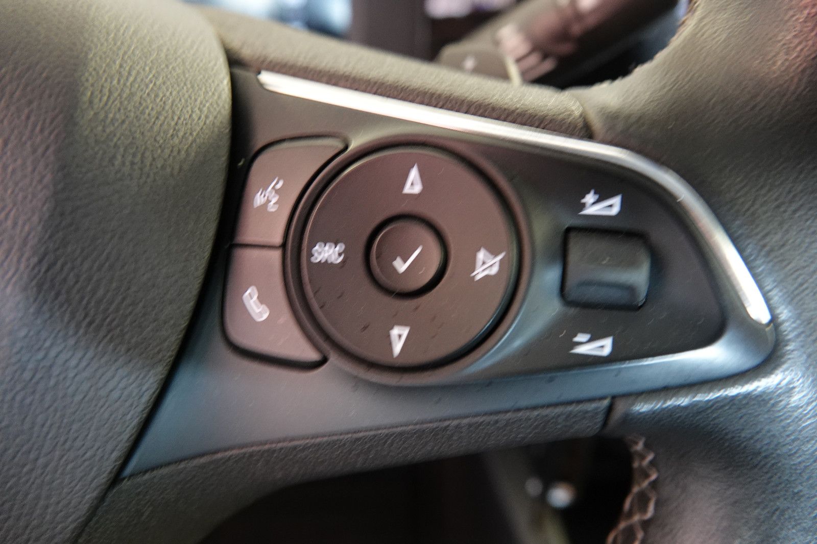 Opel Mokka Elegance - Samsaru's Car Outlet