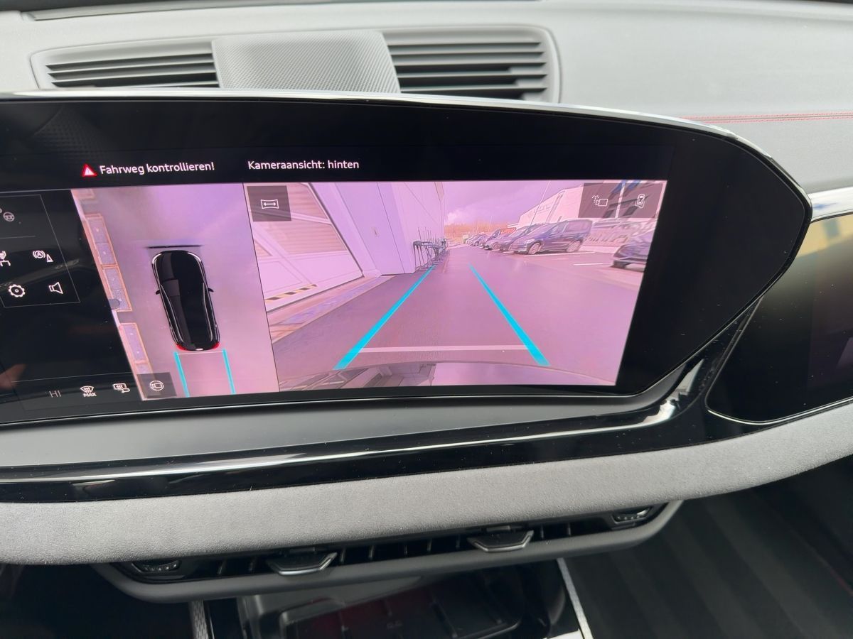 Audi A5 Avant e-hybrid 220kW S-LINE MATRIX+AHK+PANO