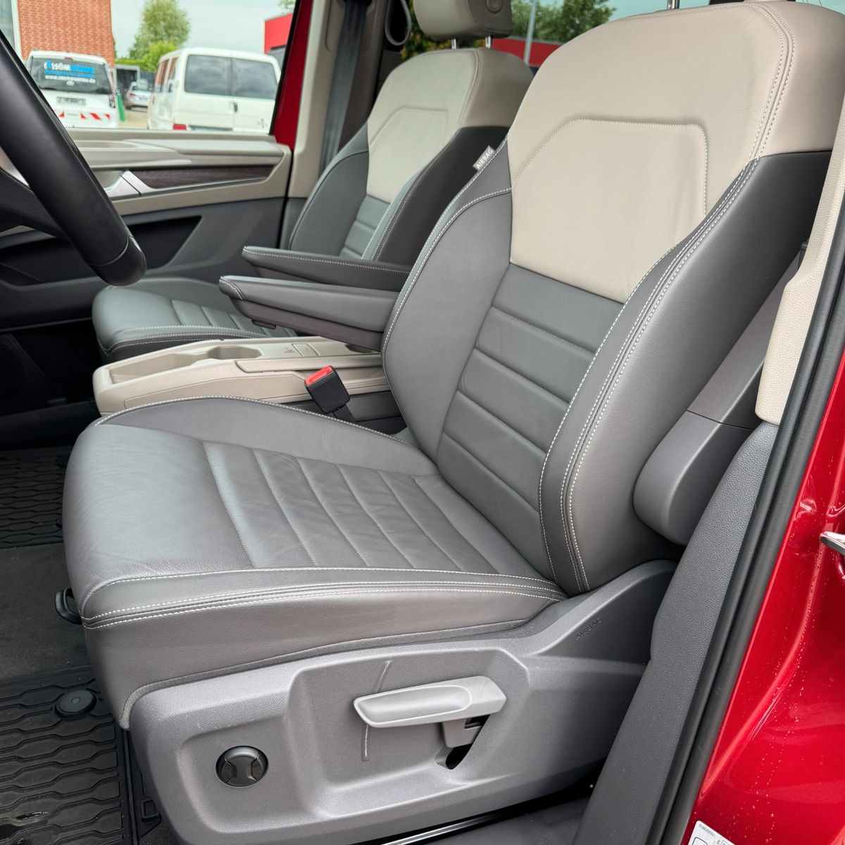 Volkswagen T7 Multivan 2.0 TDI - Samsaru's Car Outlet