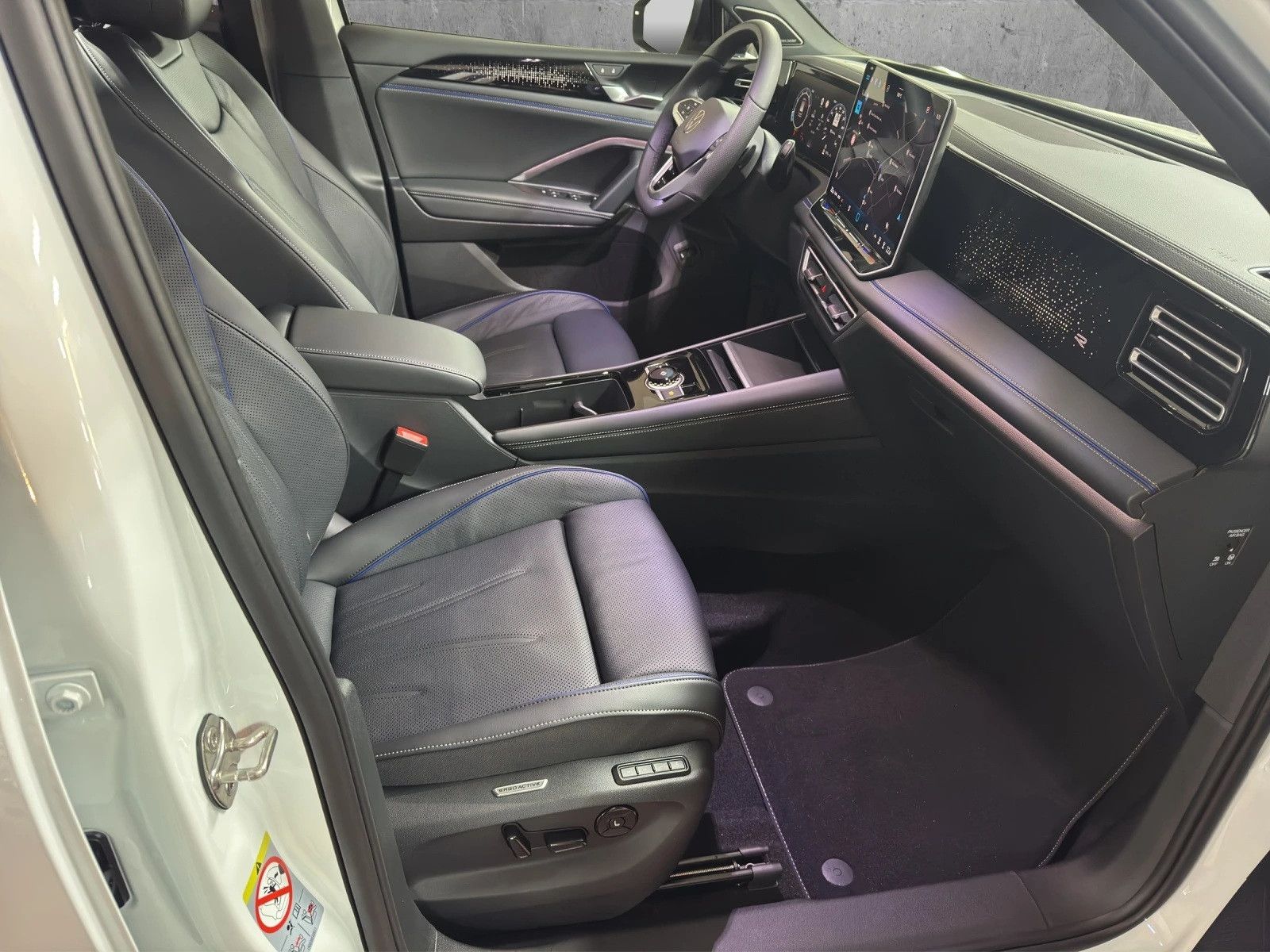 Volkswagen Tiguan TDI R-Line AHK 20Z Area Black Leder Pano