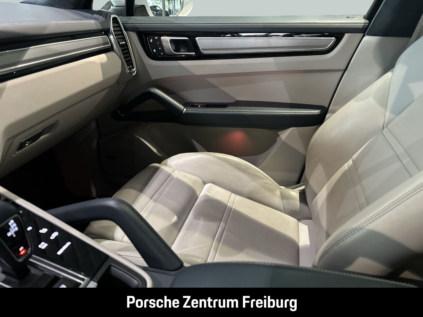 Porsche Cayenne E-Hybrid Coupe Platinum Edition Head-Up